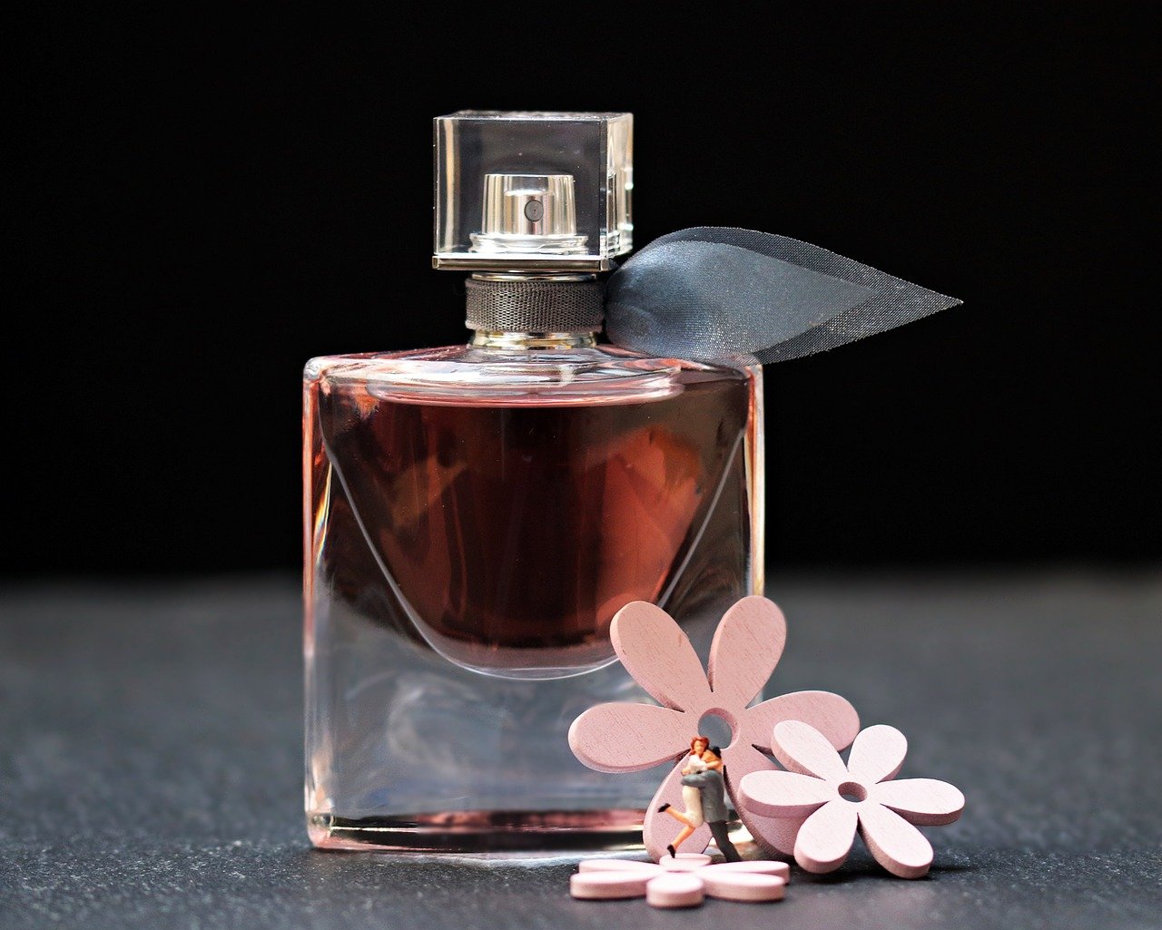 perfume, flacon, glass bottle, bottle, still life, perfume bottle, fragrance, fragrant, pink, blossoms, wood blossoms, wood pink blossoms, few, lovers, pair, love, give away, gift, perfume, perfume, perfume, perfume, perfume